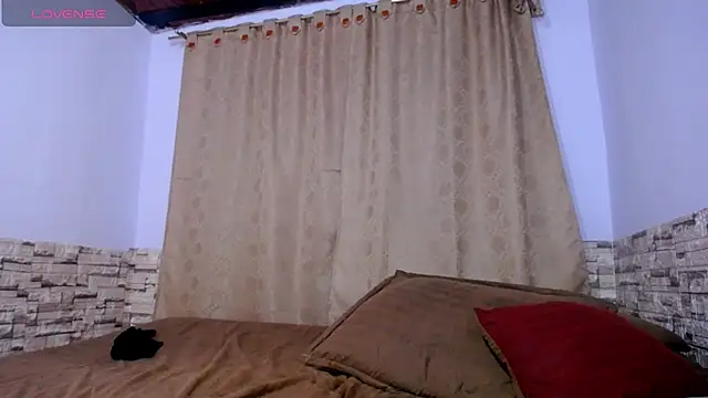 DaraKat18 live sex cam