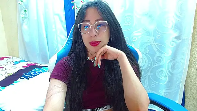 Gia_leinn live sex cam