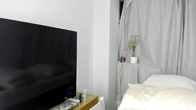 ConnieSmall24 live sex cam