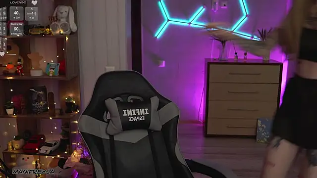 ManiFreyja live sex cam