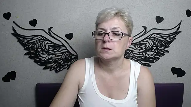 EmiliaGree live sex cam