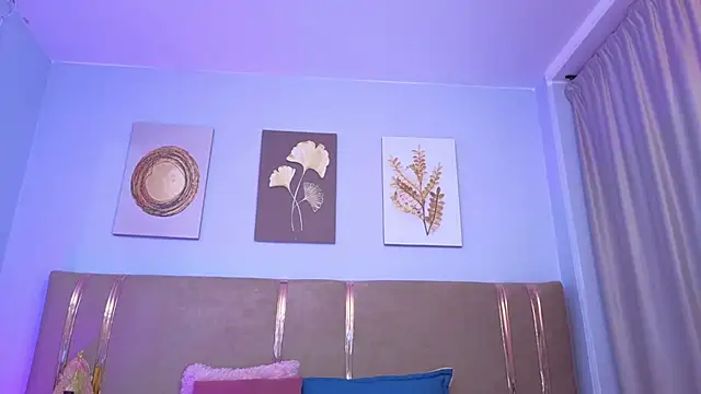 sarah_cruzz_'s cam snapshot