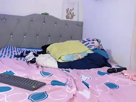 NAOMI-SENSUAL's cam snapshot