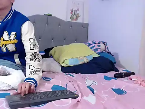 NAOMI-SENSUAL's cam snapshot