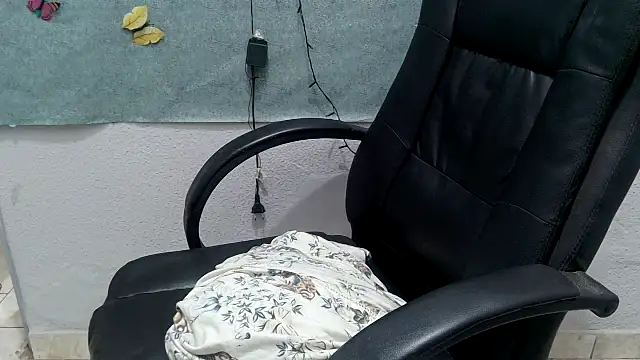 Mistressnoiir's web cam