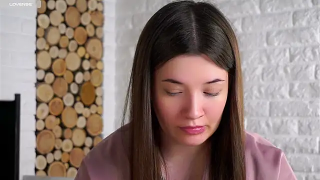 LowOncoming live sex cam