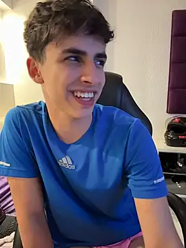 AdrianRinaldi live sex cam