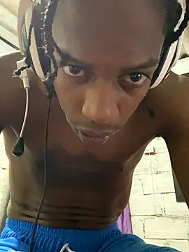 Larry-n-clouds live sex cam