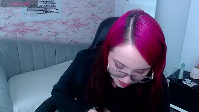 holly_t_'s cam snapshot