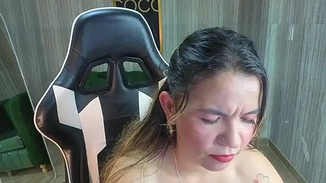 paula_lorens_t1_'s cam snapshot