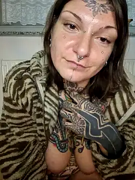 lizzardqueeen live sex cam