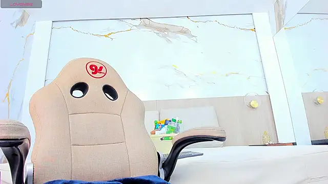 valirya_devote live sex cam