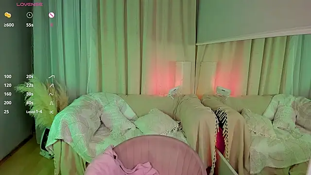 MilliMouse live sex cam