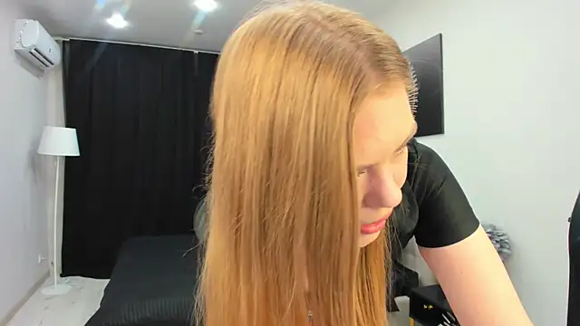 Strawberrye live sex cam