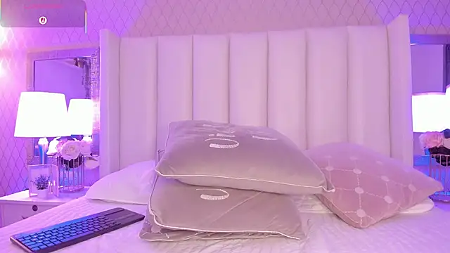 SophiaSmiiths_'s cam snapshot