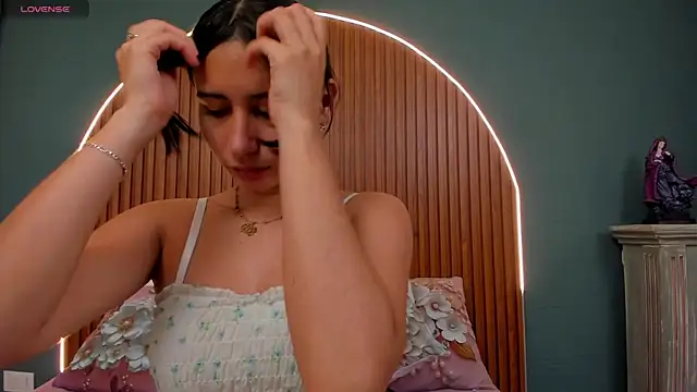 NayeCloud live sex cam