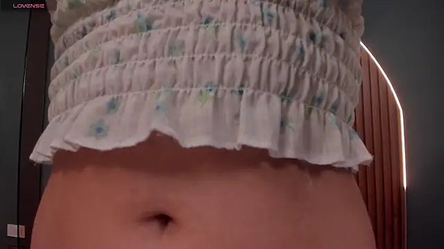 NayeCloud live sex cam