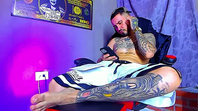 tattooedsmoker777's cam snapshot