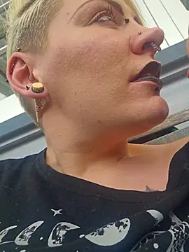 PinkTheHawk live sex cam