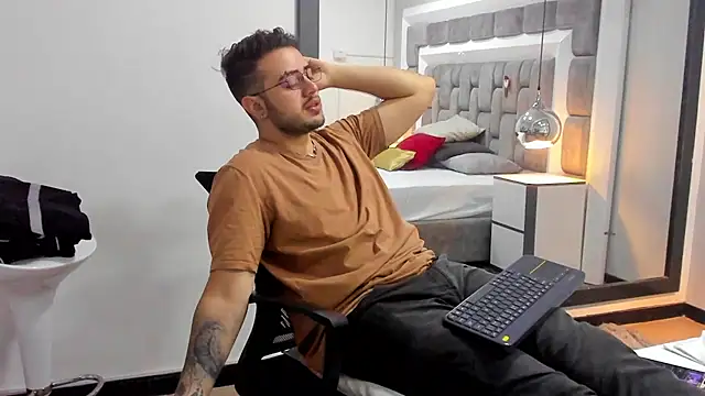 Ethan_Greys's cam snapshot