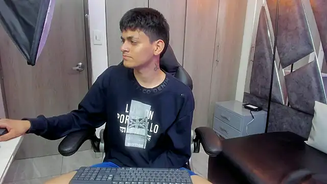 Yef_Thin live sex cam