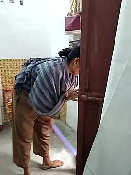 MoonlikeData9's cam snapshot