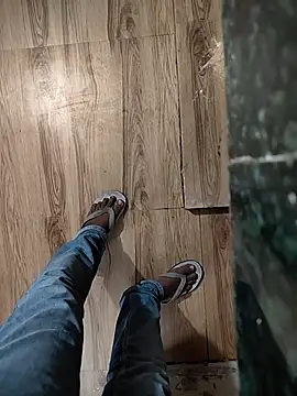 COUPLLE_VILLAGE's cam snapshot