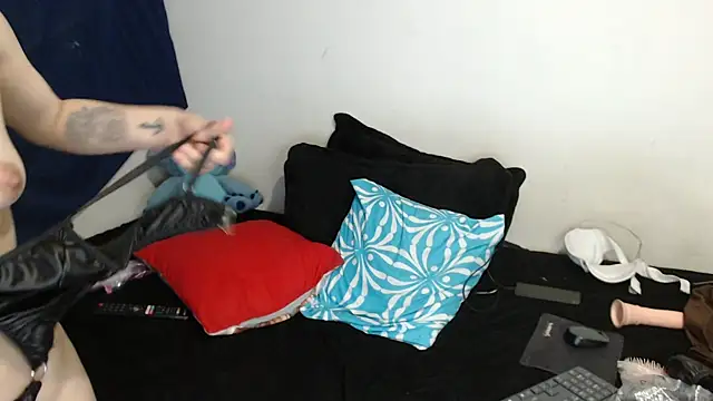 Shopiebunny1's web cam