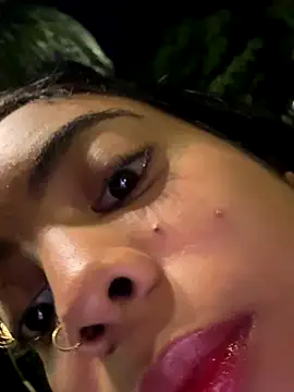 NAUGHTY_LITTLE_18 live sex cam