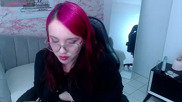 holly_t_'s cam snapshot