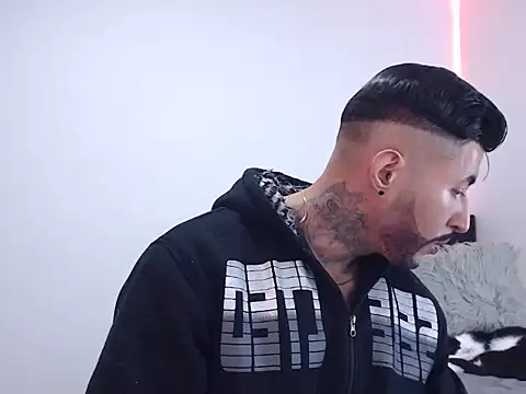 andrea_de_lucaa's cam snapshot