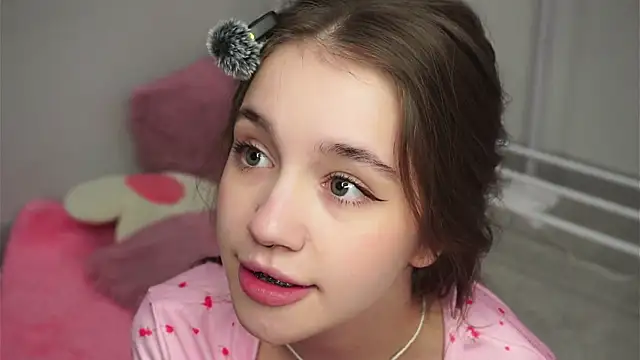 AmiLewis live sex cam