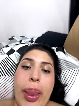 pareja_curiosa19's cam snapshot