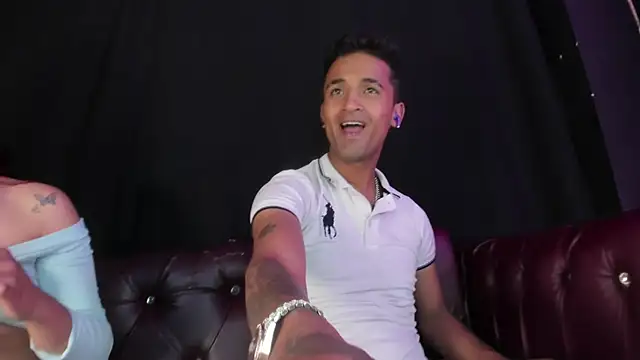 Nikki_and_Mayk's cam snapshot