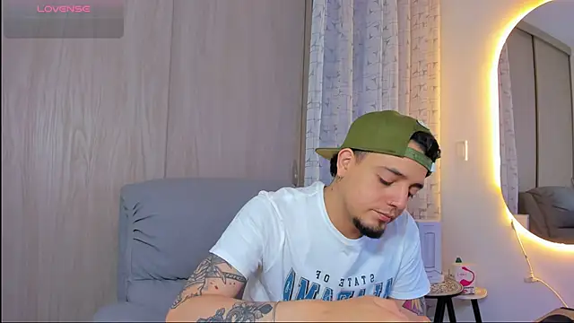 alejandro_calderon1's cam snapshot