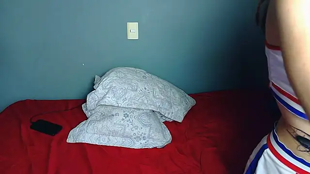 strawberrymia68 live sex cam