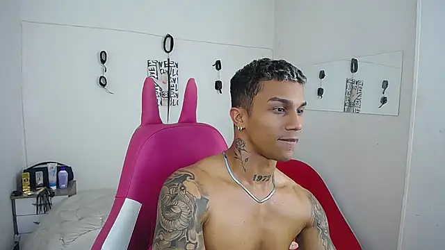 Leonard_Price live sex cam