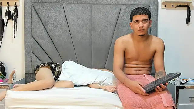 KamilaAndJavier's cam snapshot