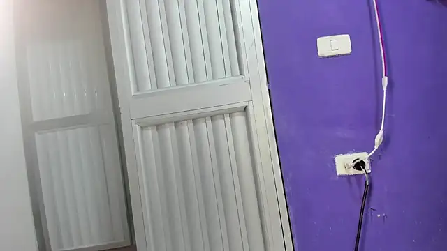 Pinkyhot_69's cam snapshot