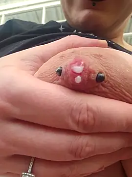 PinkTheHawk live sex cam