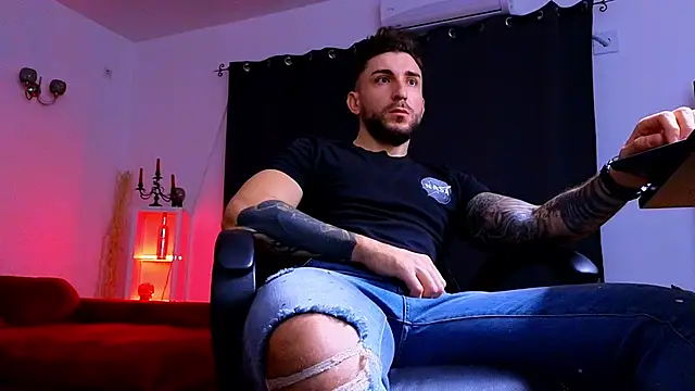 MightyAaron66 live sex cam