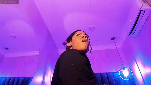 Maxim-Walker live sex cam