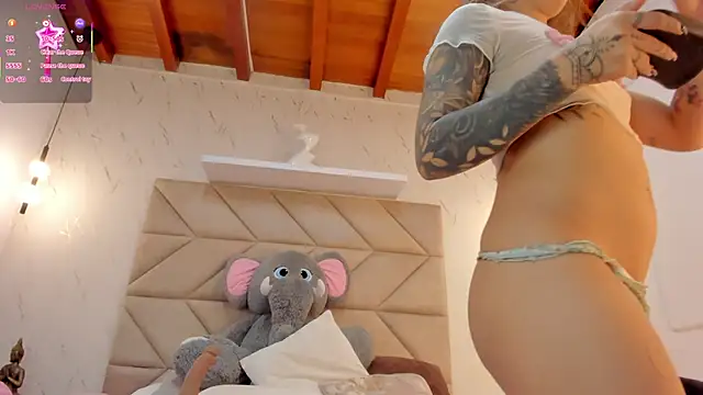 VENUSMOON777 live sex cam