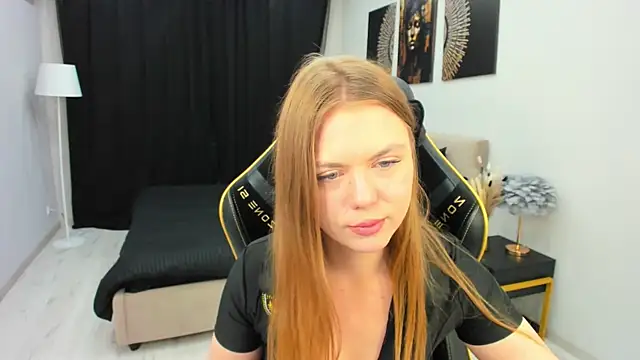 Strawberrye live sex cam