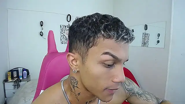 Leonard_Price live sex cam