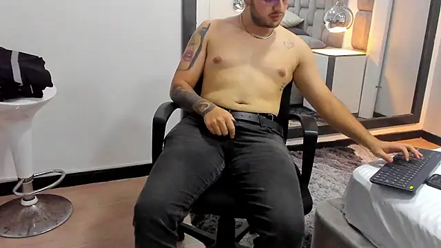 Ethan_Greys's cam snapshot