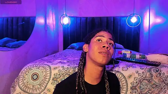 Maxim-Walker live sex cam