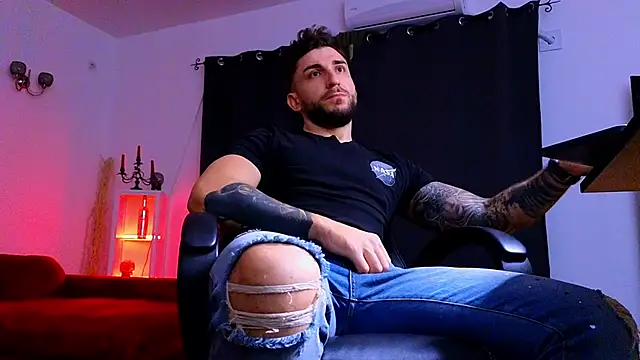 MightyAaron66 live sex cam