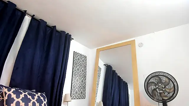 Malaika_Toure live sex cam