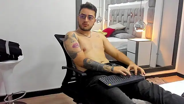 Ethan_Greys's cam snapshot